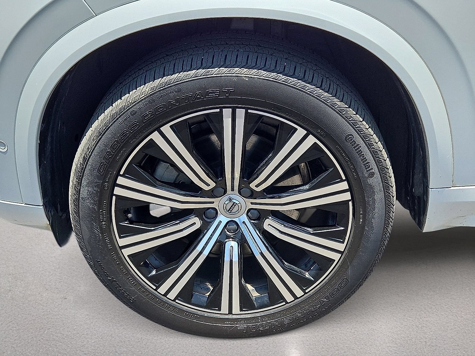 Certified 2023 Volvo XC90 B6 Plus w/ Protection Package Premier AWD/4WD image 11
