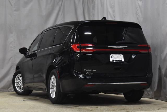 Certified 2025 Chrysler Pacifica Select image 2
