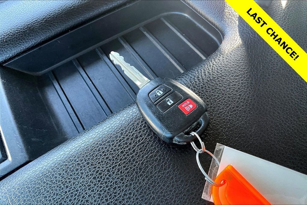 Used 2018 Toyota Tundra SR5 w/ TRD Off Road Package image 11