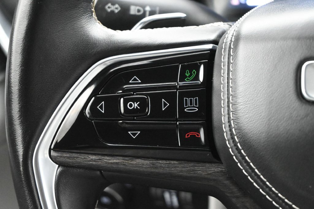 Used 2022 Jeep Grand Cherokee Overland w/ Luxury Tech Group IV RWD image 8