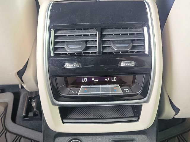 Used 2021 BMW X7 M50i w/ Executive Package AWD/4WD image 18