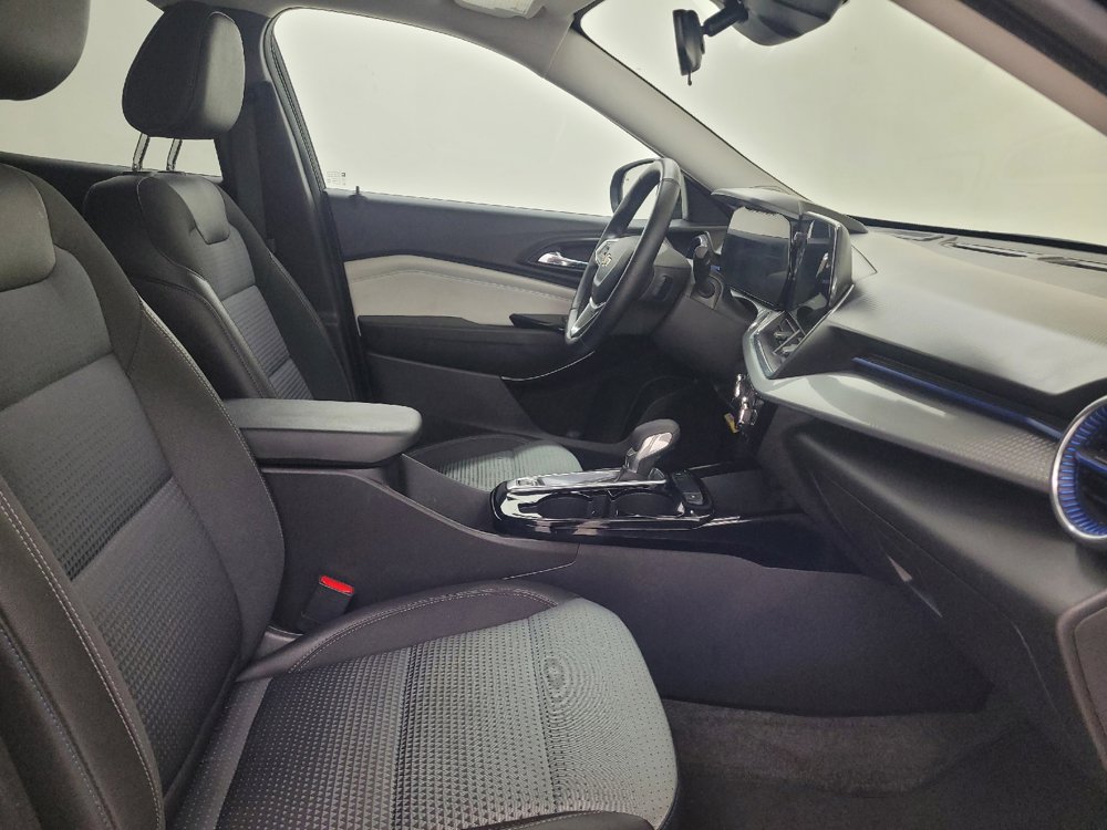 Used 2025 Chevrolet Trax LT w/ Driver Confidence Package FWD image 21