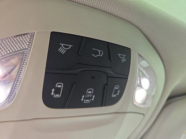 Used 2019 Chrysler Pacifica Limited w/ Tire & Wheel Group FWD image 27