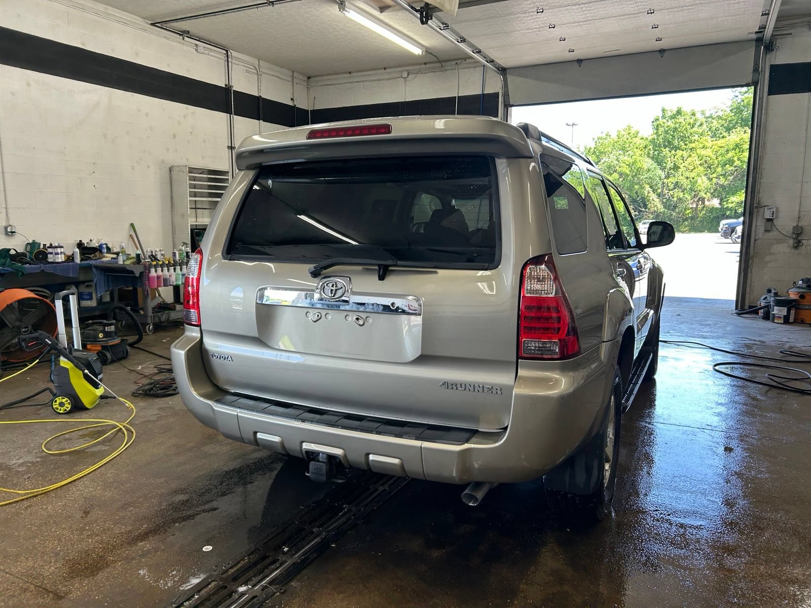 Used 2008 Toyota 4Runner SR5 AWD/4WD image 6