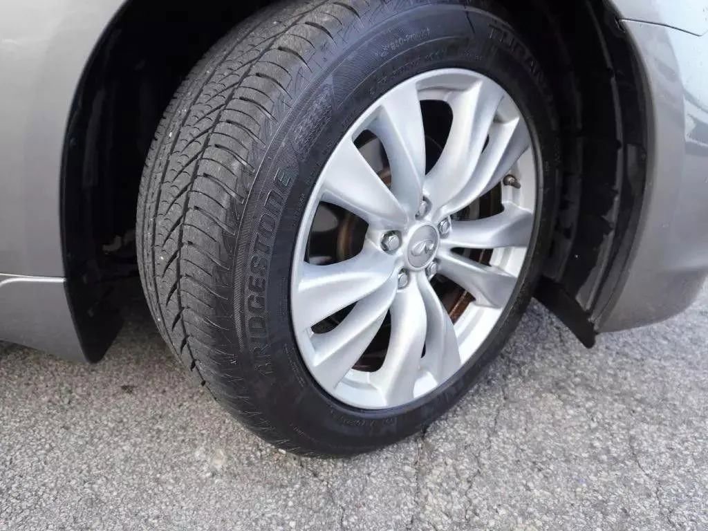 Used 2011 INFINITI M37 w/ Premium Pkg RWD image 14