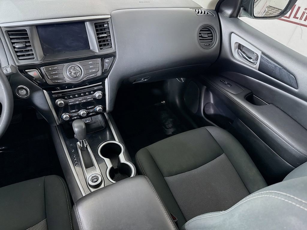 Used 2020 Nissan Pathfinder S image 26