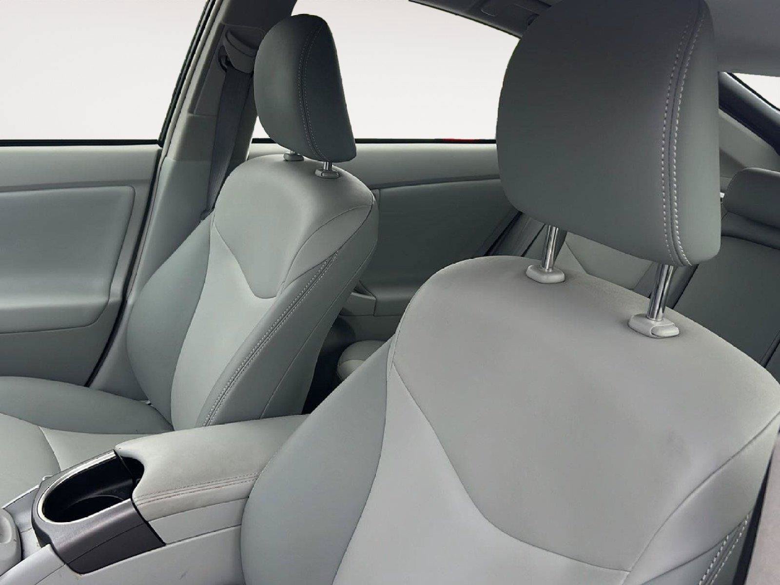 Used 2015 Toyota Prius Five FWD image 10