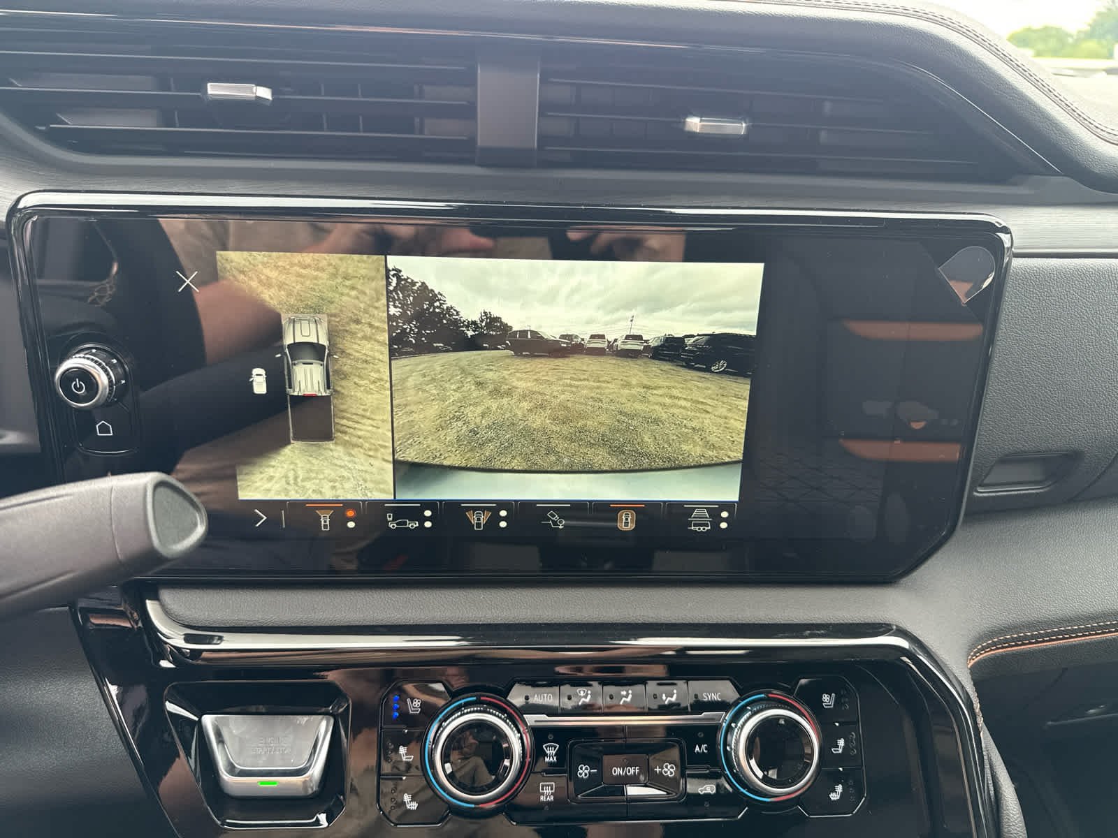 New 2026 GMC Sierra 2500 AT4 w/ AT4 Preferred Package AWD/4WD image 19