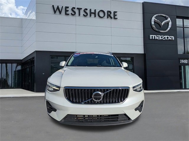 Used 2023 Volvo XC40 B5 Plus image 7