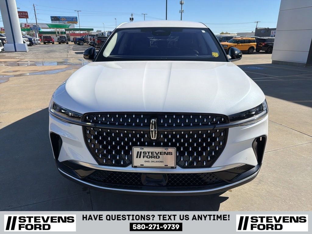 Used 2024 Lincoln Nautilus Premier image 11