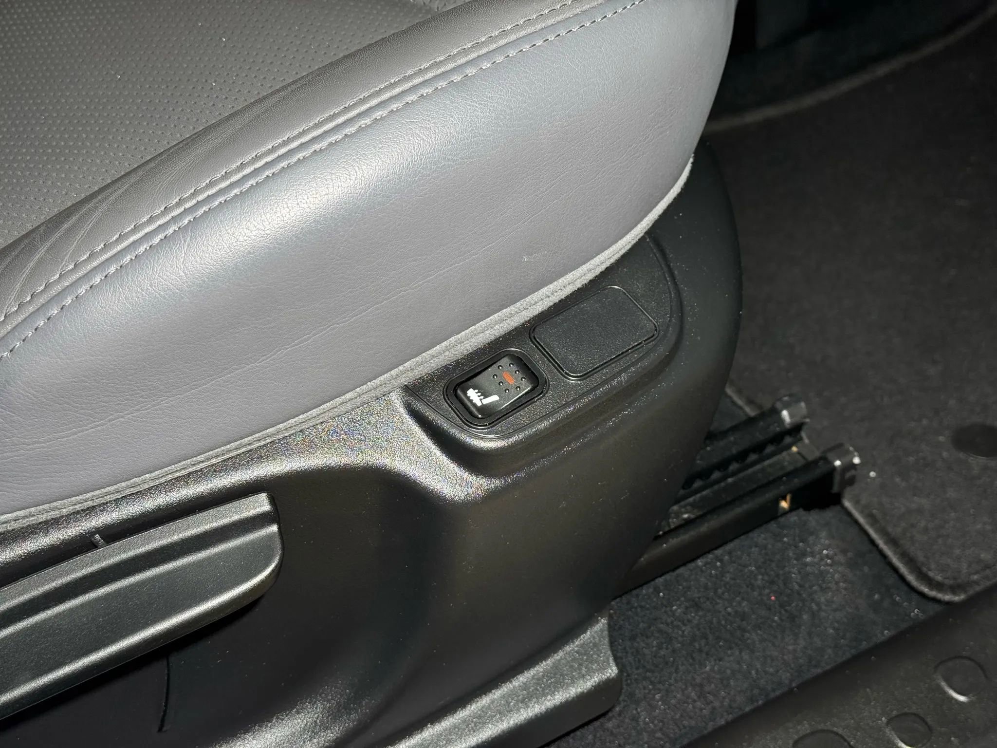 Used 2017 FIAT 500L Trekking w/ Dual-Pane Sunroof Package FWD image 36