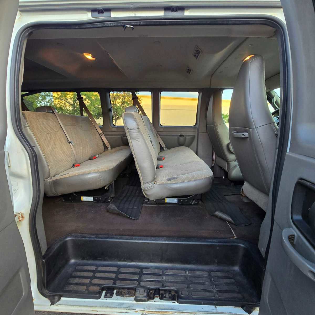 Used 2020 Chevrolet Express 3500 LT w/ LT Preferred Equipment Group image 17
