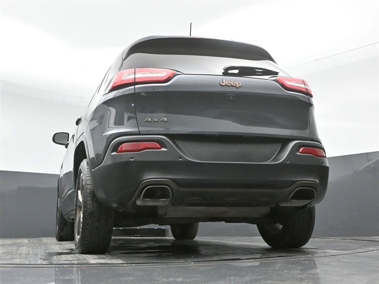 Used 2017 Jeep Cherokee 75th Anniversary AWD/4WD image 35