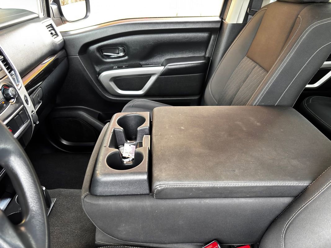 Used 2019 Nissan Titan SV image 35