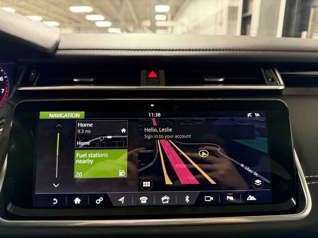 Used 2018 Land Rover Range Rover Velar R-Dynamic SE AWD/4WD image 12