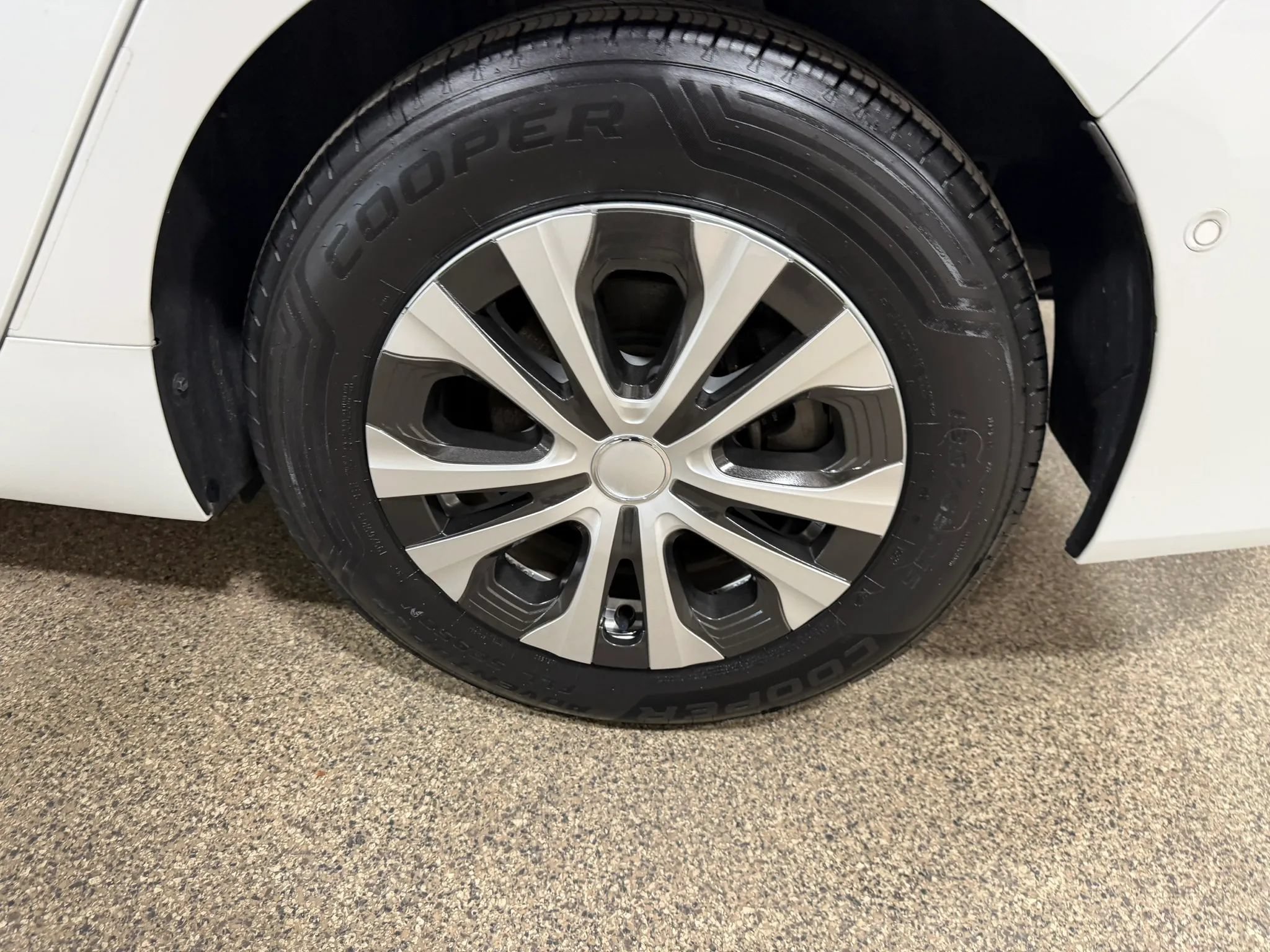Used 2022 Toyota Prius XLE AWD/4WD image 65