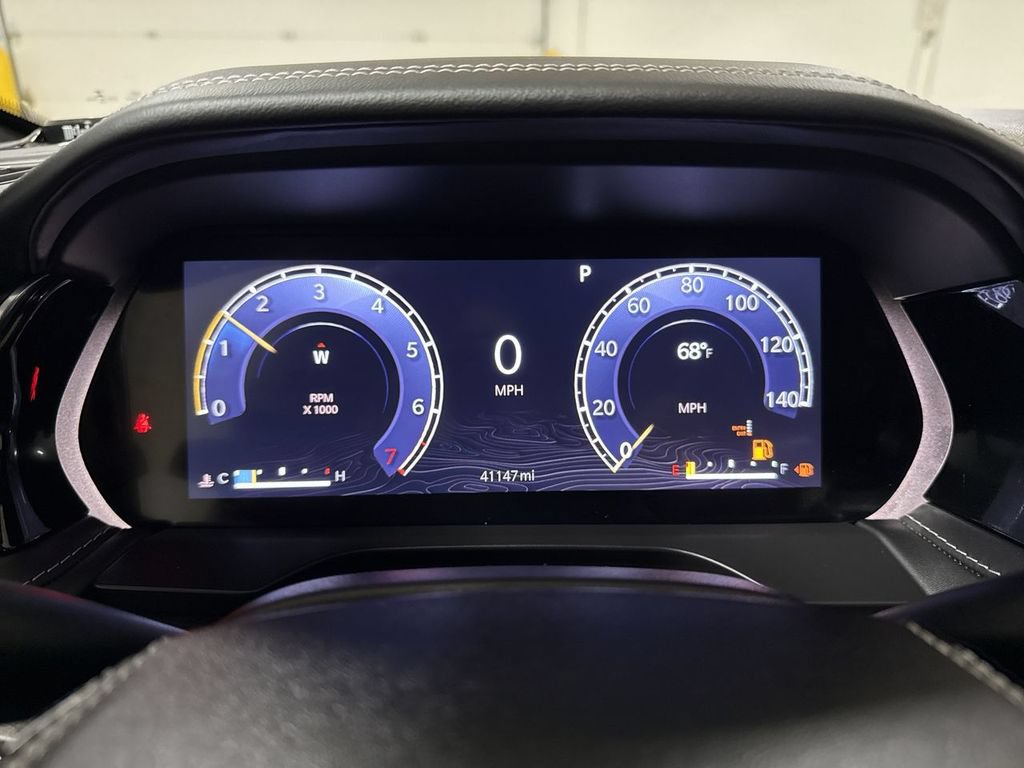 Used 2022 Jeep Grand Cherokee Overland w/ Luxury Tech Group IV AWD/4WD image 12