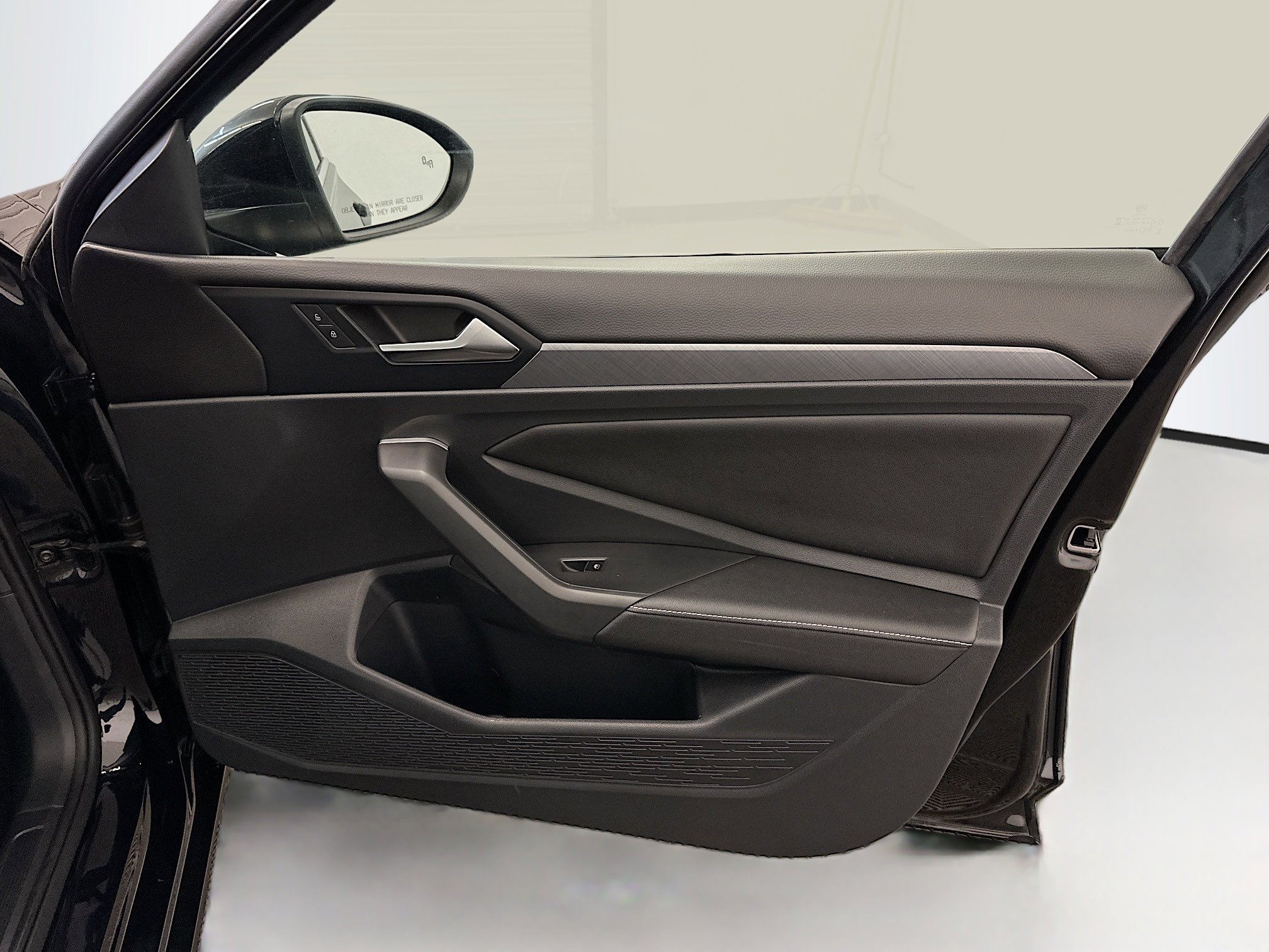 Used 2024 Volkswagen Jetta SE image 32