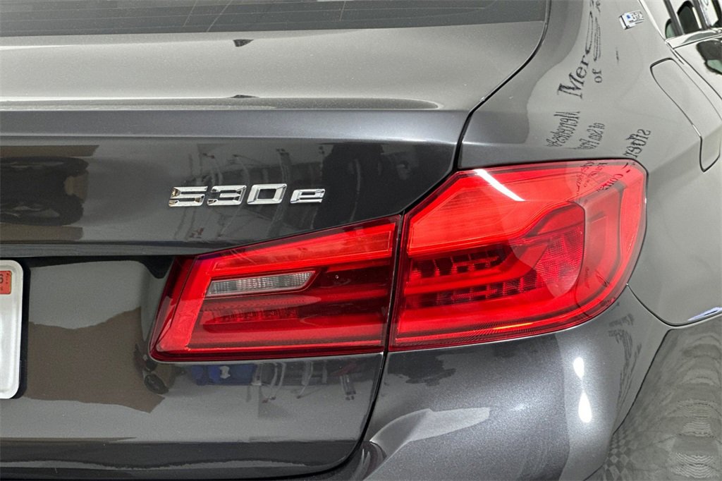 Used 2018 BMW 530e image 32