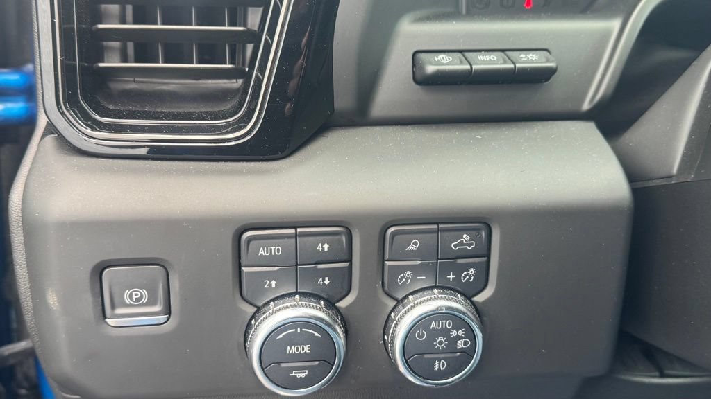 Used 2024 GMC Sierra 1500 AT4 w/ Technology Package AWD/4WD image 27