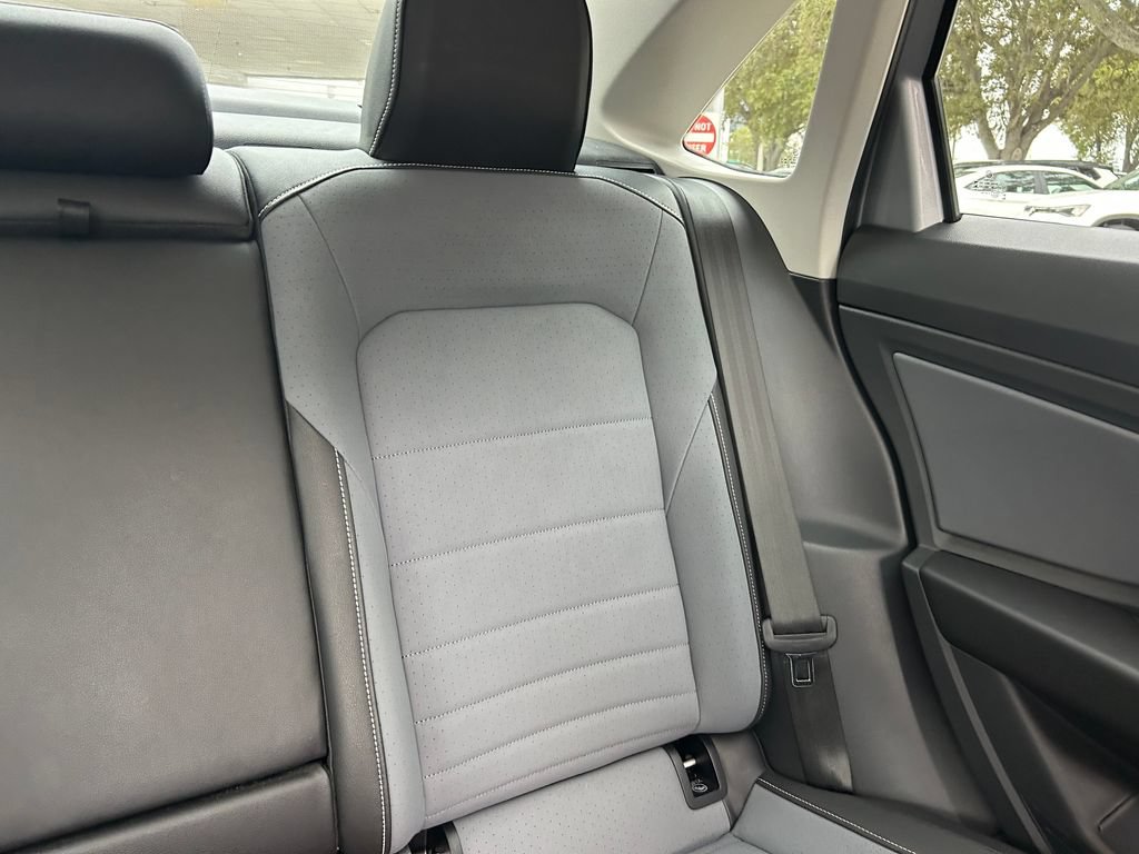 Certified 2025 Volkswagen Jetta SE FWD image 14