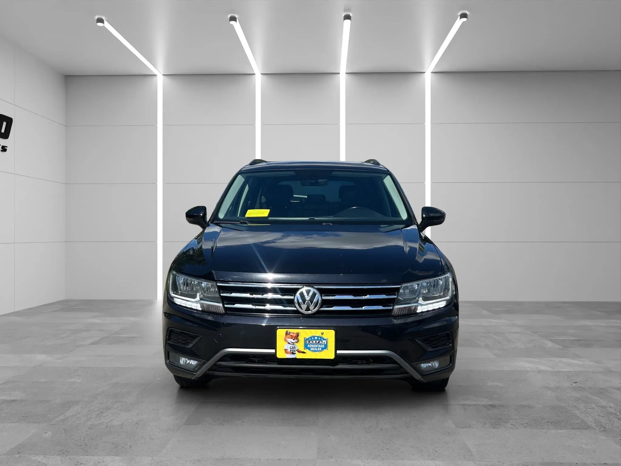 Used 2018 Volkswagen Tiguan SE AWD/4WD image 2