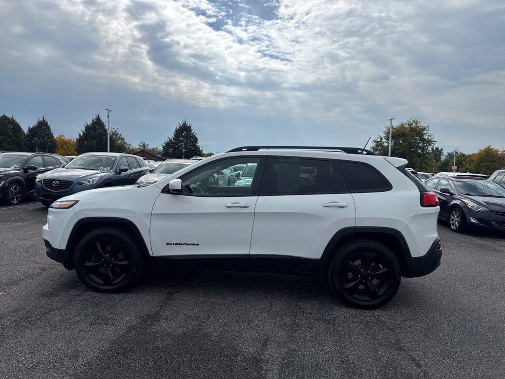 Used 2015 Jeep Cherokee Latitude w/ Cold Weather Group AWD/4WD image 3