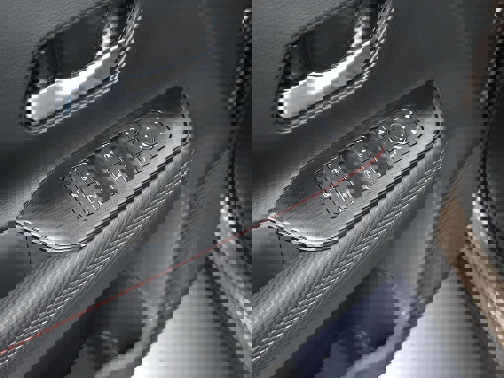 New 2026 Nissan Kicks SR image 11