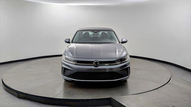 Used 2025 Volkswagen Jetta SE image 11