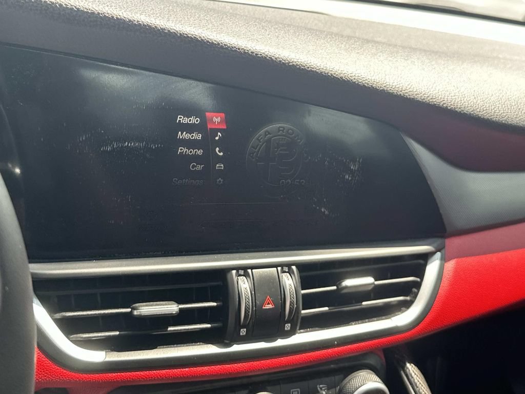 Used 2019 Alfa Romeo Giulia AWD w/ Quick Order Package 22J Sport image 3