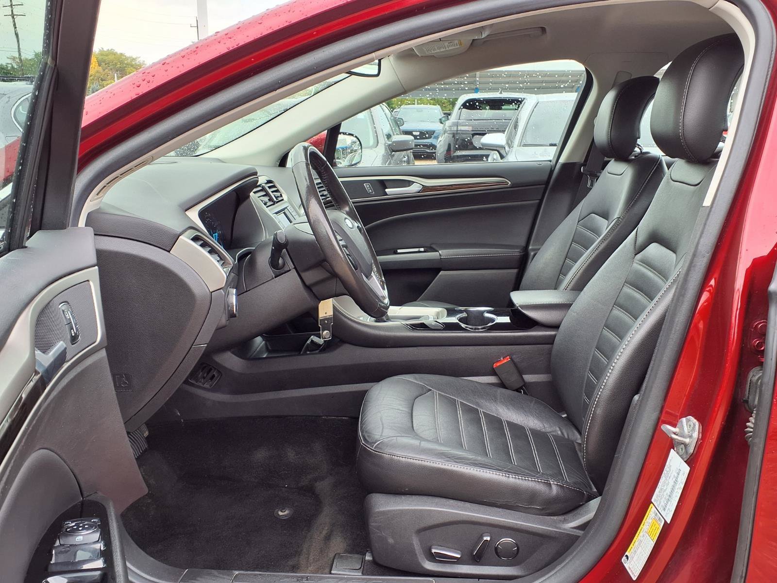 Used 2014 Ford Fusion SE w/ Equipment Group 202A FWD image 16