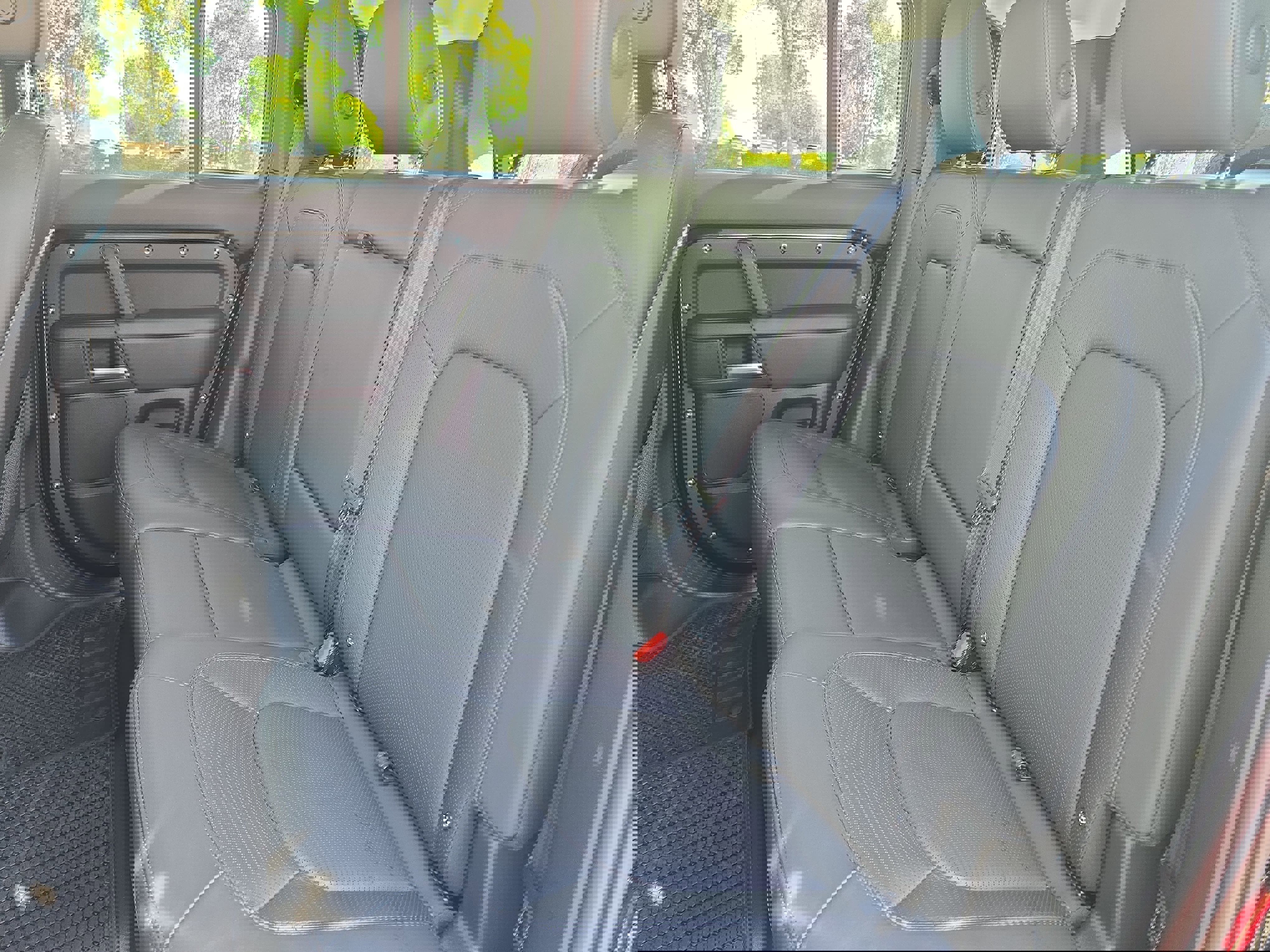 Certified 2025 Land Rover Defender 110 X-Dynamic SE image 13