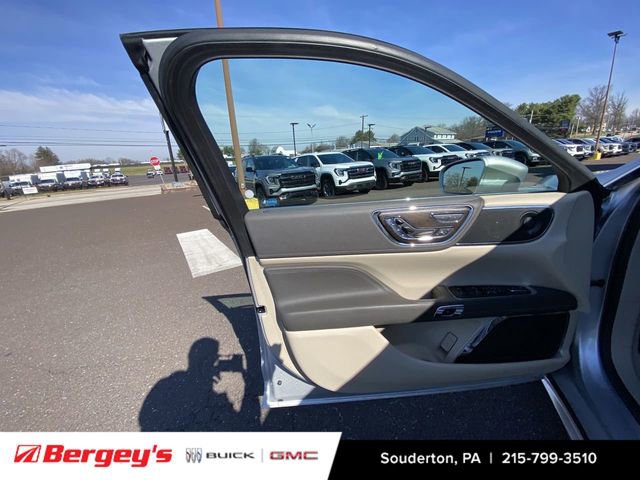 Used 2017 Lincoln Continental Reserve w/ Climate Package image 25