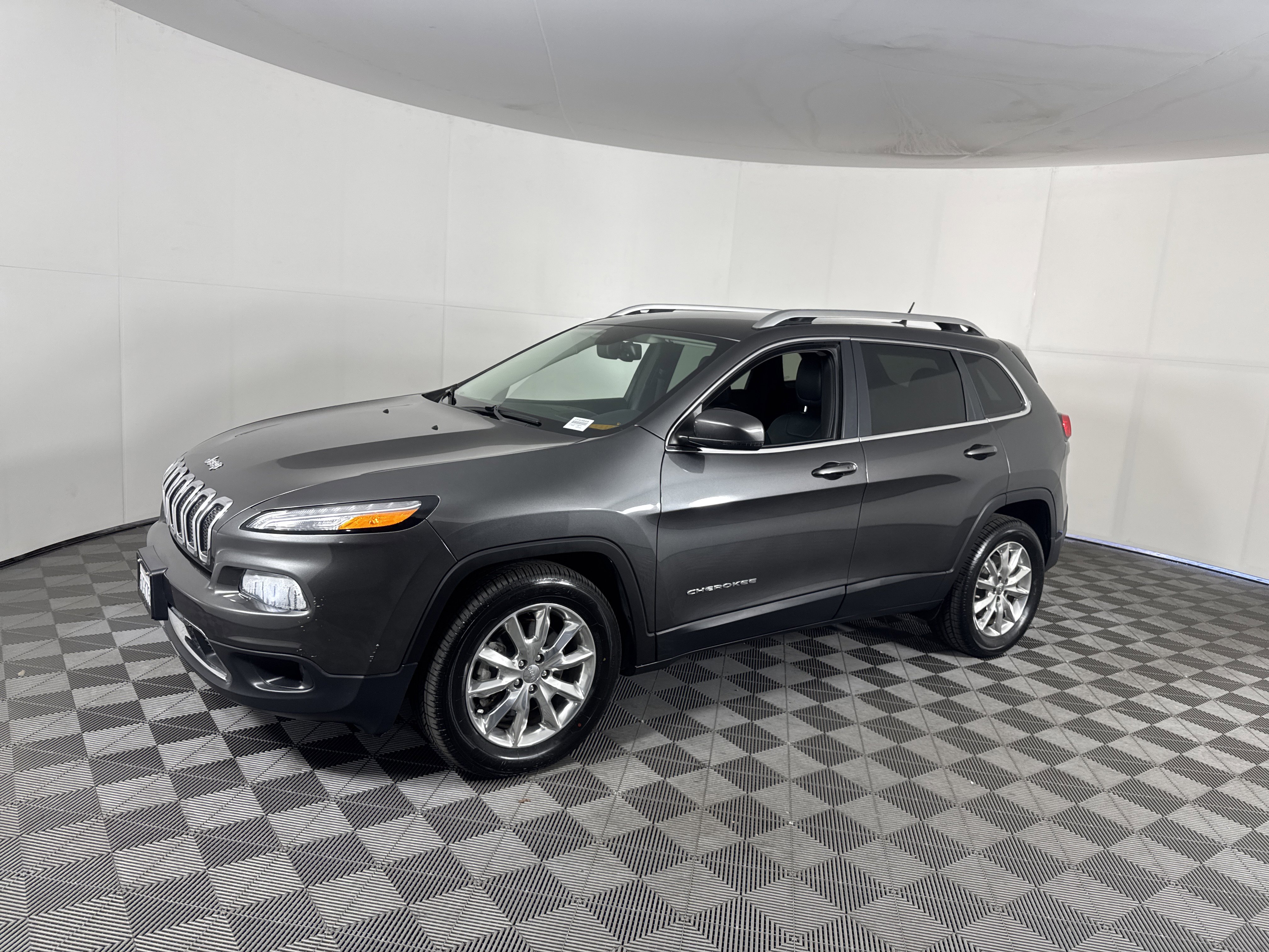 Used 2015 Jeep Cherokee Limited w/ Luxury Group image 8