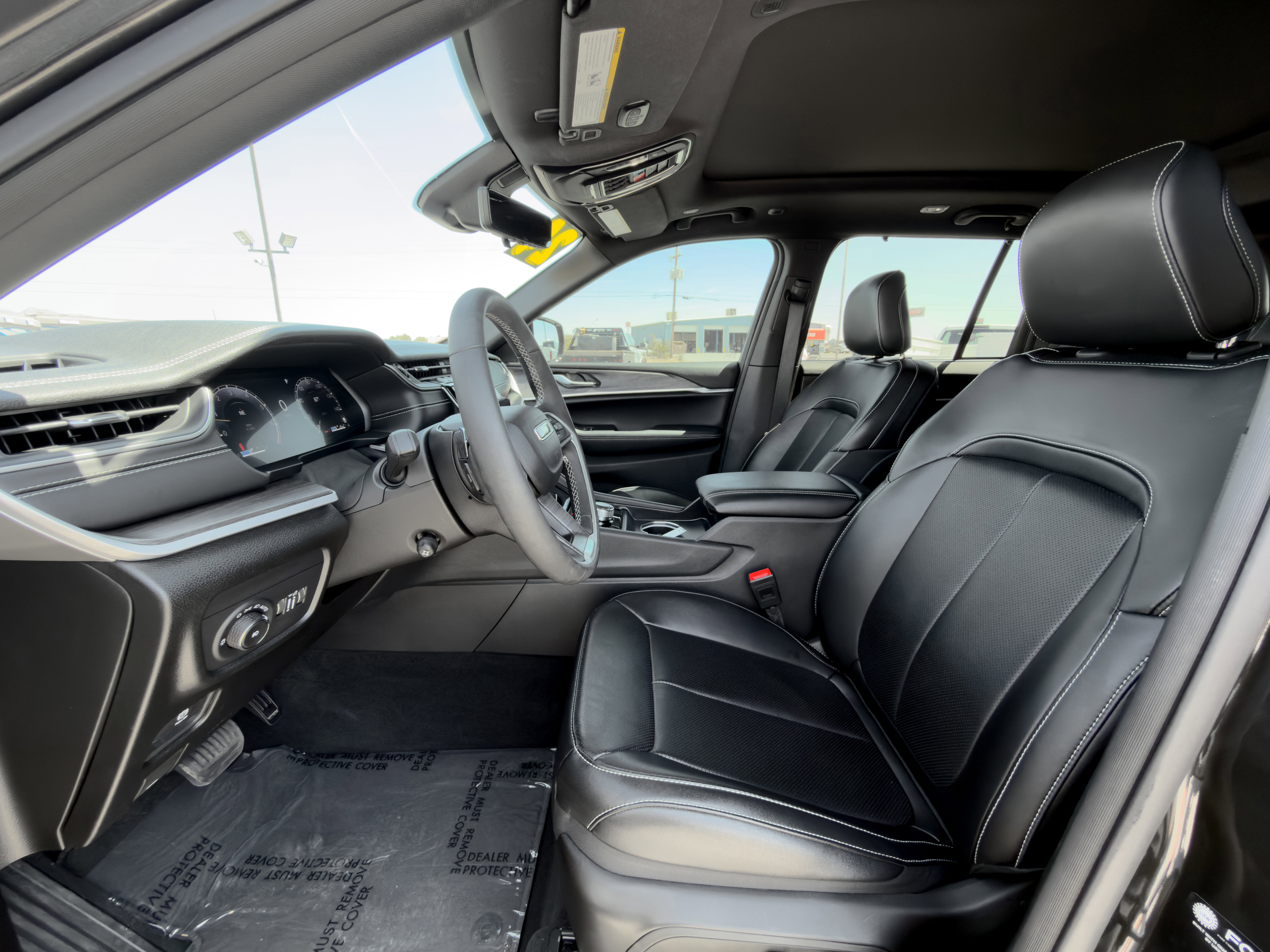 Used 2024 Jeep Grand Cherokee Limited w/ Luxury Tech Group II RWD image 11