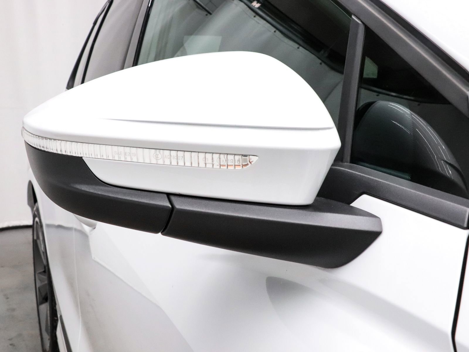 Used 2025 Audi Q4 e-tron Premium Plus w/ Premium Plus image 49