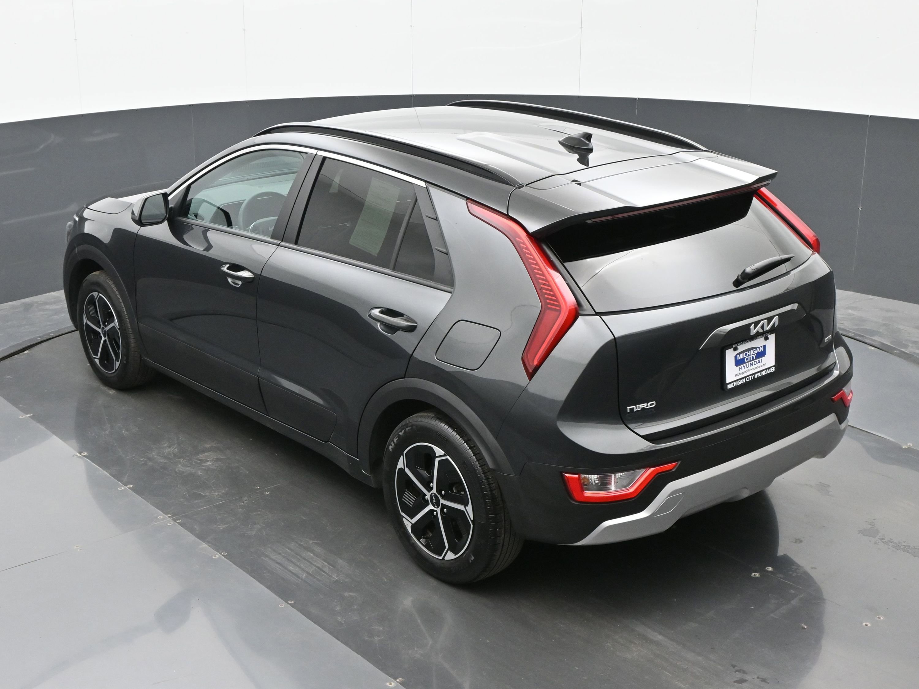 Used 2024 Kia Niro LX image 29