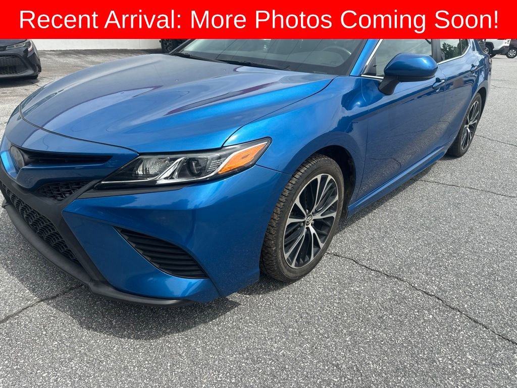 Used 2018 Toyota Camry SE FWD image 1
