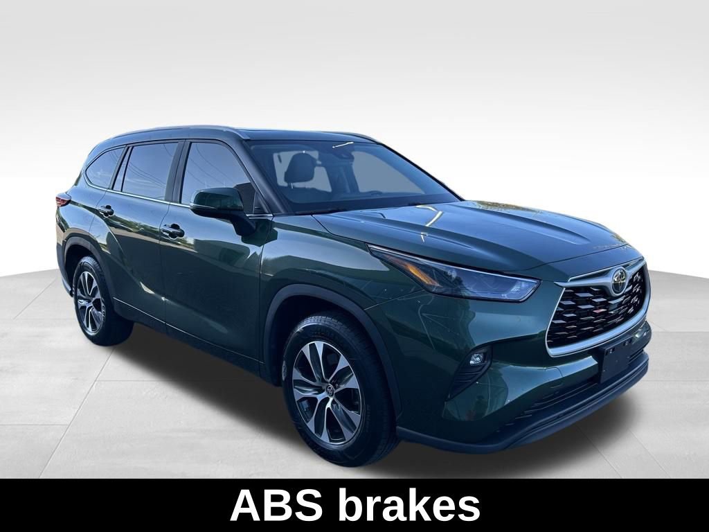 Used 2023 Toyota Highlander XLE FWD image 7