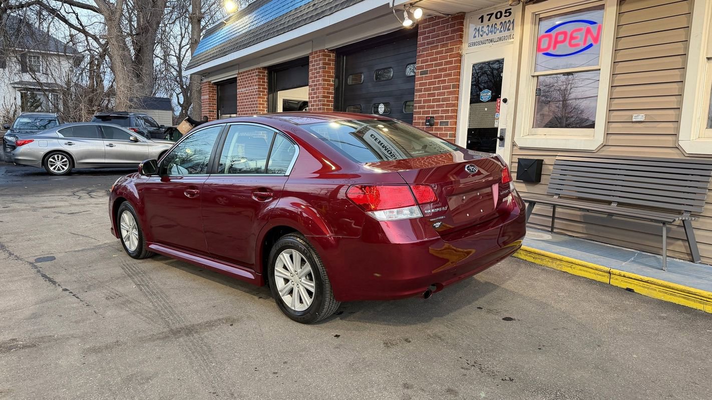 Used 2010 Subaru Legacy 2.5i Premium image 3