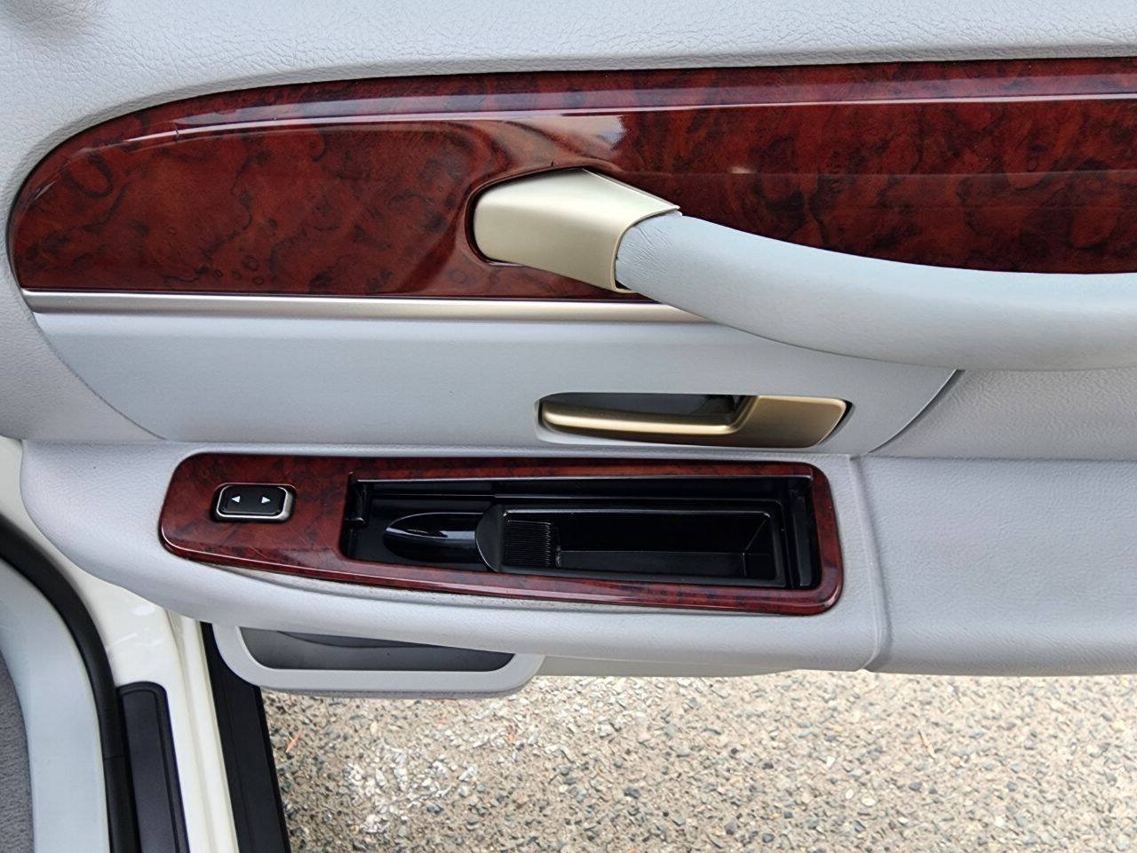 Used 2004 Lincoln Town Car Signature RWD image 32