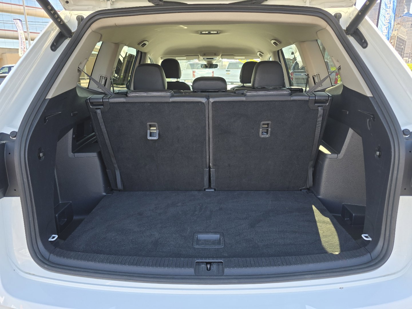 Used 2025 Volkswagen Atlas SE AWD/4WD image 25