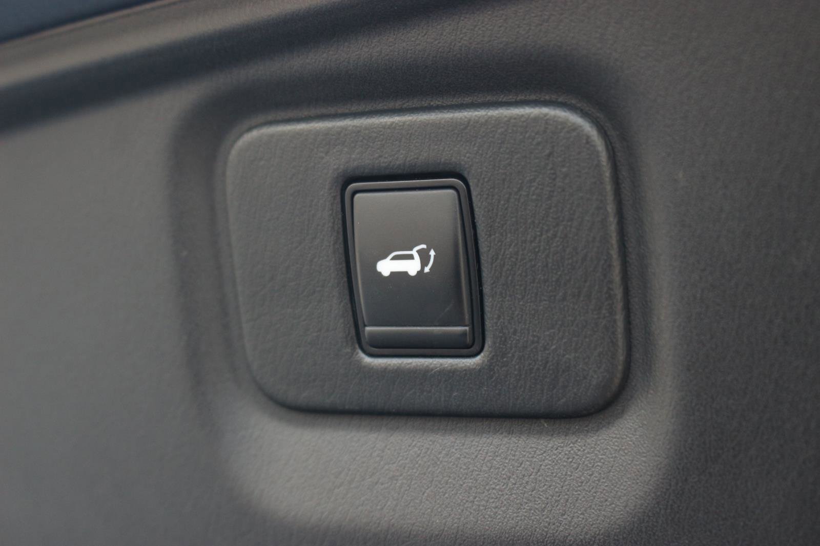 Used 2020 Nissan Pathfinder Platinum image 11