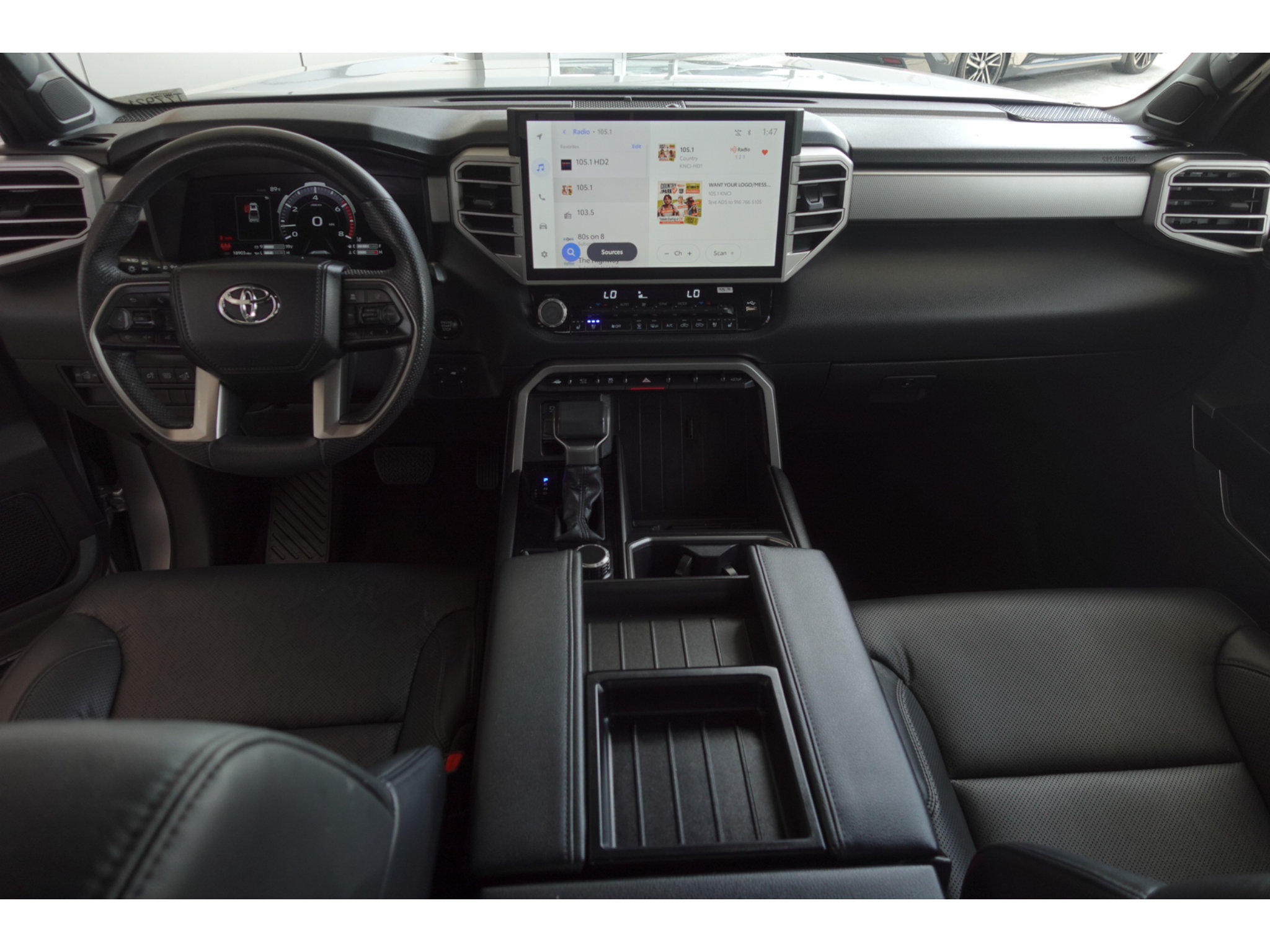 Used 2025 Toyota Tundra Limited AWD/4WD image 23