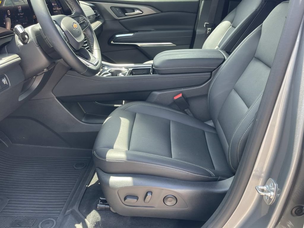 Used 2024 Chevrolet Traverse LT w/ LPO, Floor Liner Package FWD image 19
