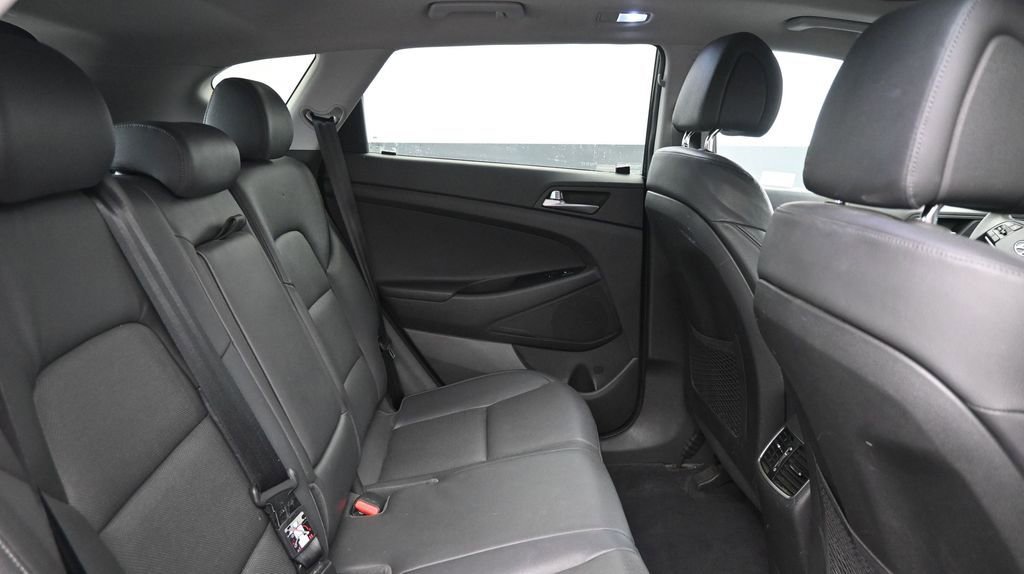 Used 2016 Hyundai Tucson Limited w/ Option Group 03 FWD image 13