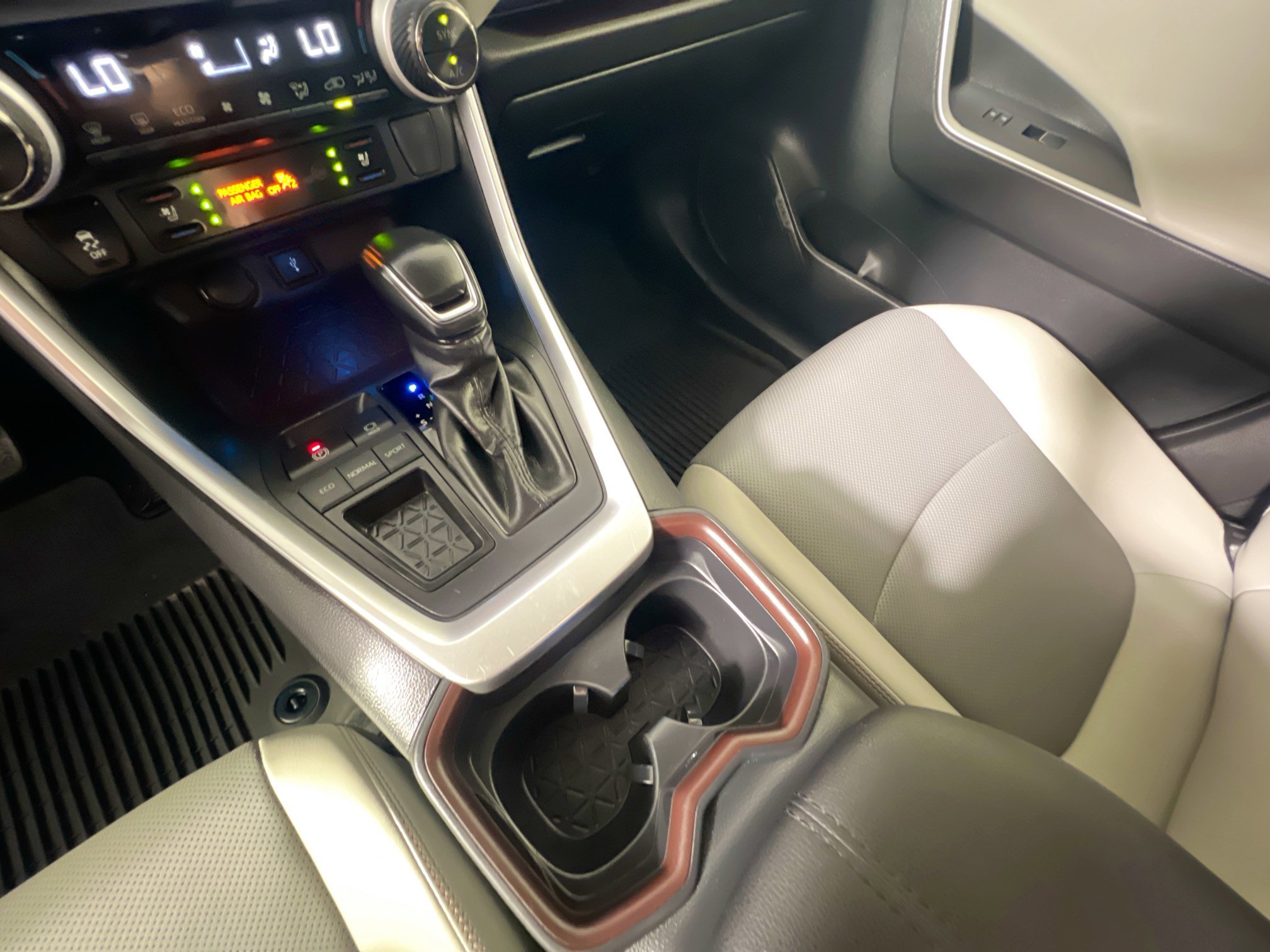 Used 2021 Toyota RAV4 Limited image 26