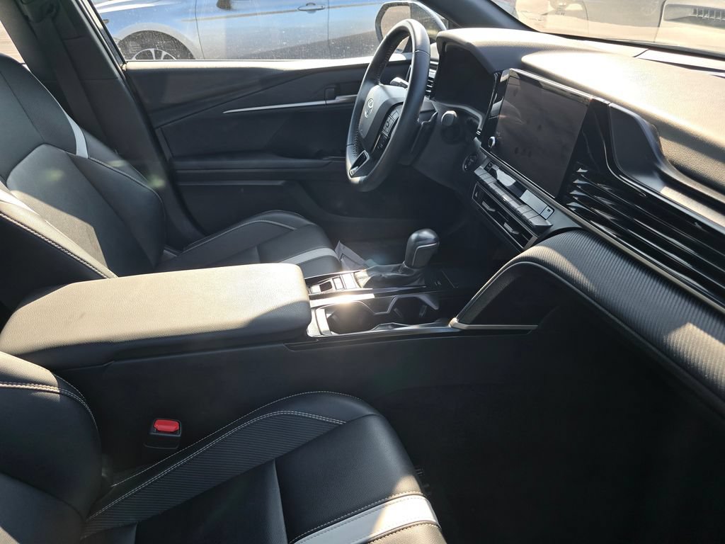 Used 2025 Toyota Camry SE FWD image 13