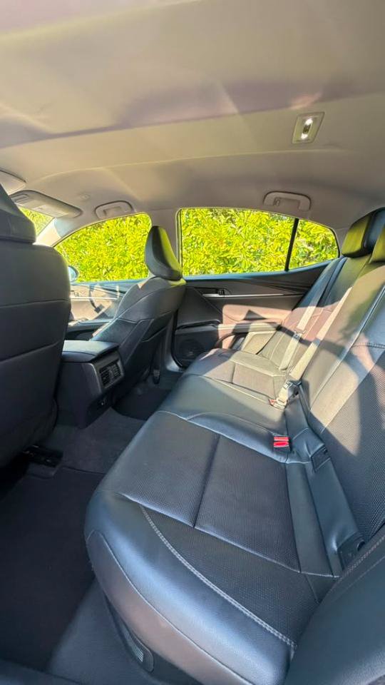 Used 2025 Toyota Camry XLE FWD image 9