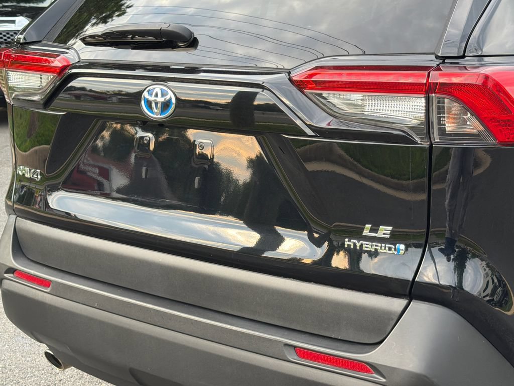 Used 2022 Toyota RAV4 LE AWD/4WD image 6